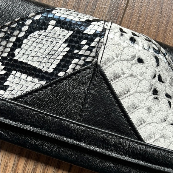 STEVE MADDEN Black and White Snake Print Women's Clutch - Picture 9 of 9
